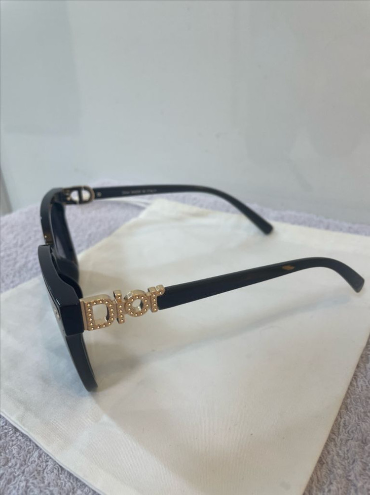 로고 패션 선글라스 이미지