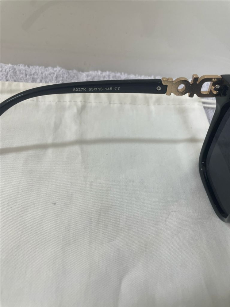 로고 패션 선글라스 이미지