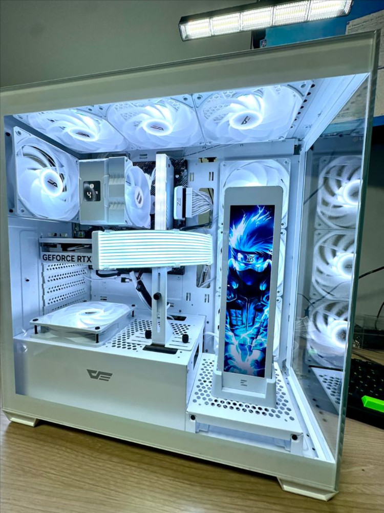 RTX 5060 새 그래픽카드 장착! 화이트 감성 게이밍 PC 완성형 이미지