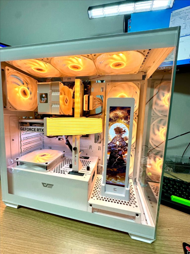 RTX 5060 새 그래픽카드 장착! 화이트 감성 게이밍 PC 완성형 이미지