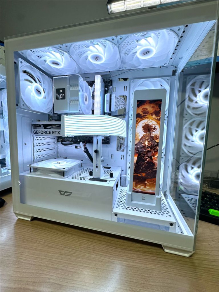 RTX 5060 새 그래픽카드 장착! 화이트 감성 게이밍 PC 완성형 이미지