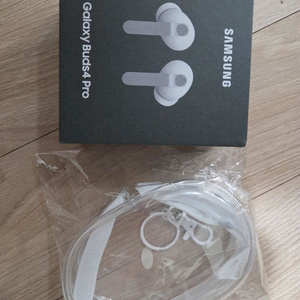 갤럭시 버즈4 프로 화이트 미개봉 이미지