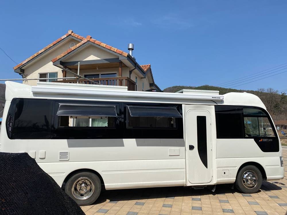 카운티 캠핑카 이미지