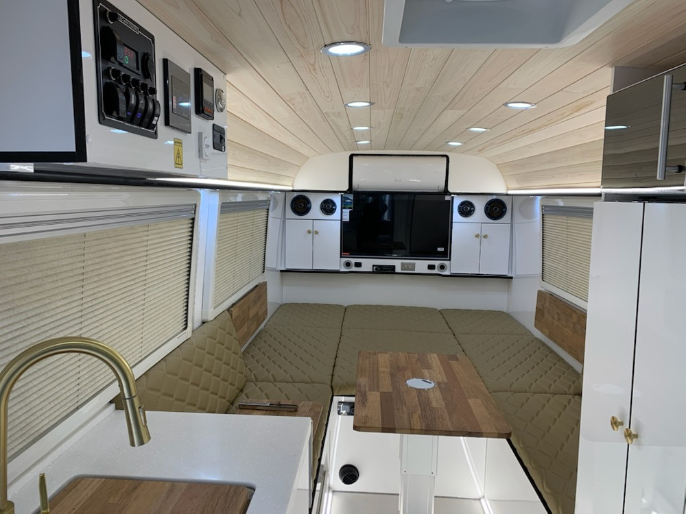 카운티 캠핑카 이미지