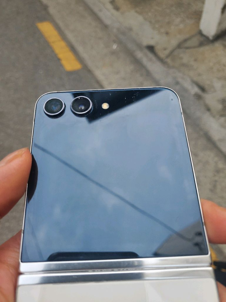 삼성 갤럭시 z플립5 256gb 언플립 개조폰 이미지