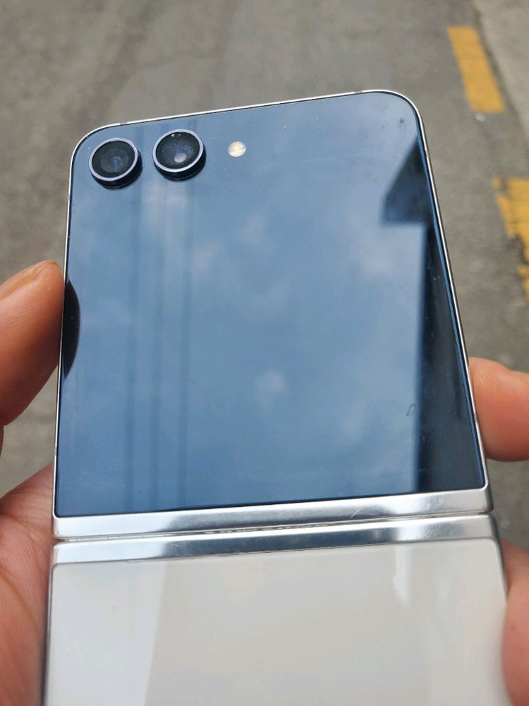 삼성 갤럭시 z플립5 256gb 언플립 개조폰 이미지