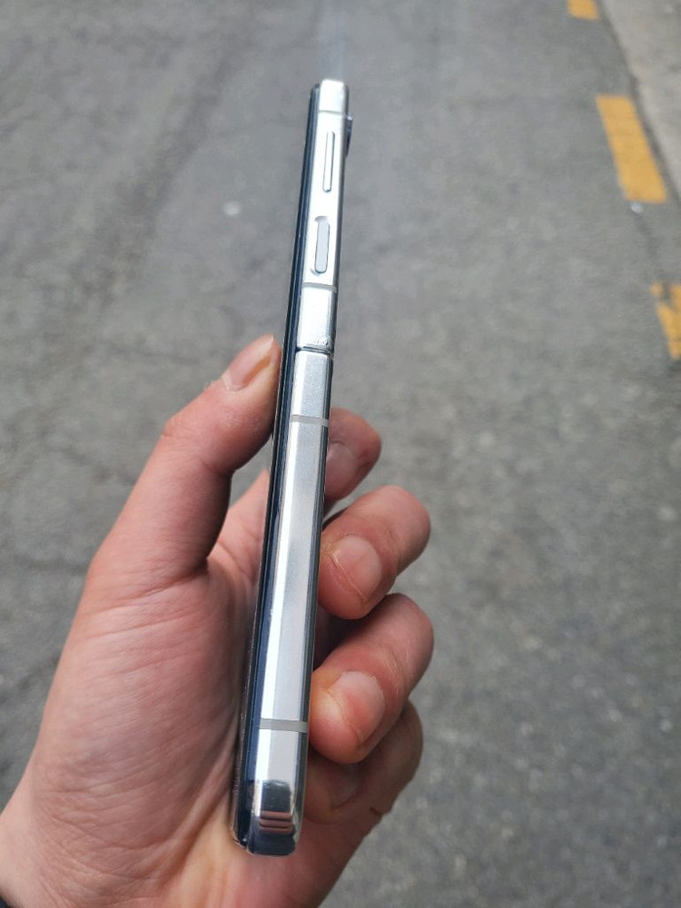 삼성 갤럭시 z플립5 256gb 언플립 개조폰 이미지