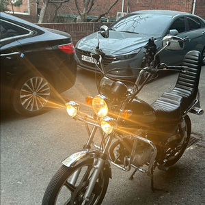 클래식 바이크 스즈키 gn125 2f 오토바이 이미지