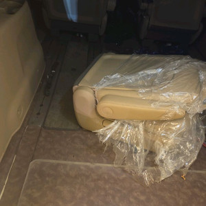 올뉴 더뉴카니발 3열시트 볼트가공 베이지색팝니다 이미지