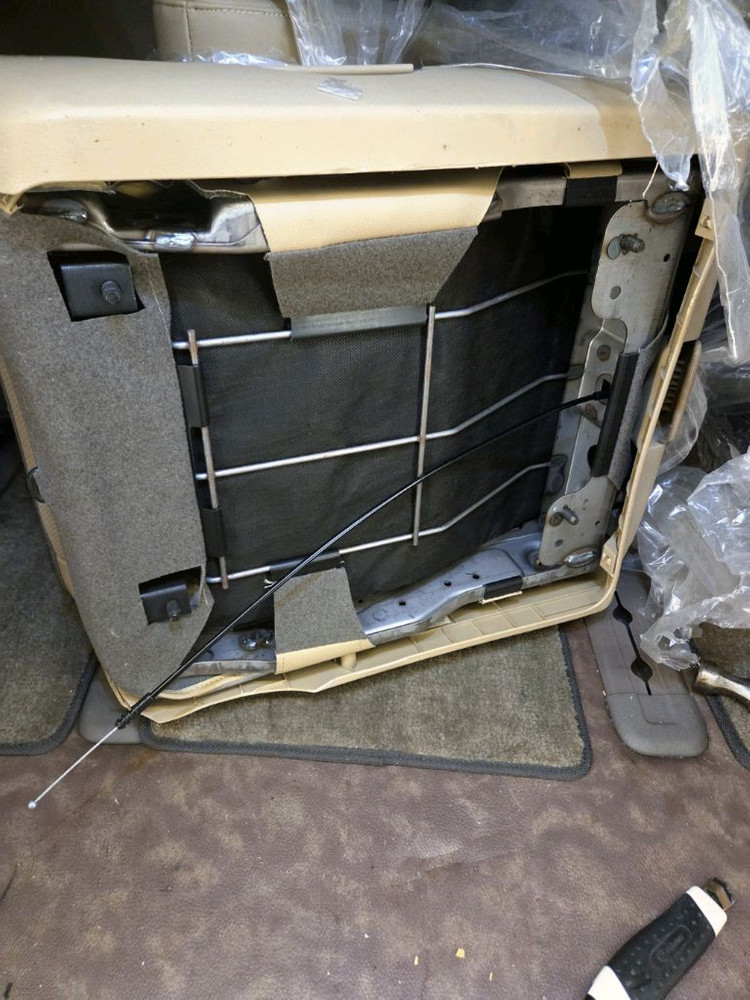 올뉴 더뉴카니발 3열시트 볼트가공 베이지색팝니다 이미지