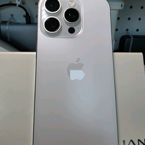 아이폰 16 프로 256 화이트 티타늄 이미지