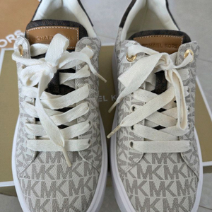 마이클코어스 스니커즈 이미지