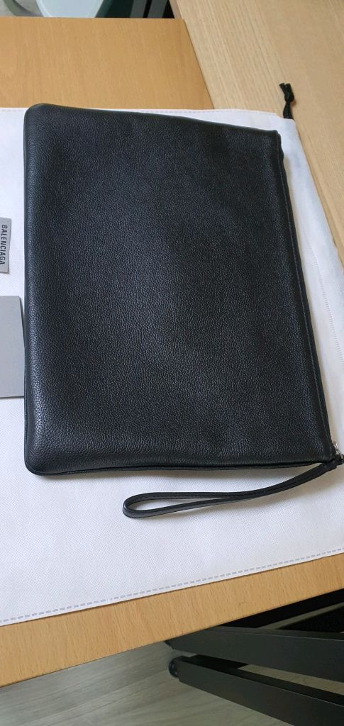 발렌시아가 클러치백 라지 정품S급(감정O)구찌프라다루이비통디올고야드샤넬셀린느보테가생로랑발렌시아가버버리가방 이미지