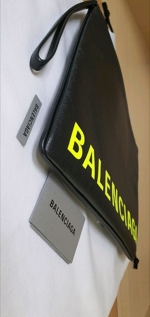 발렌시아가 클러치백 라지 정품S급(감정O)구찌프라다루이비통디올고야드샤넬셀린느보테가생로랑발렌시아가버버리가방 이미지