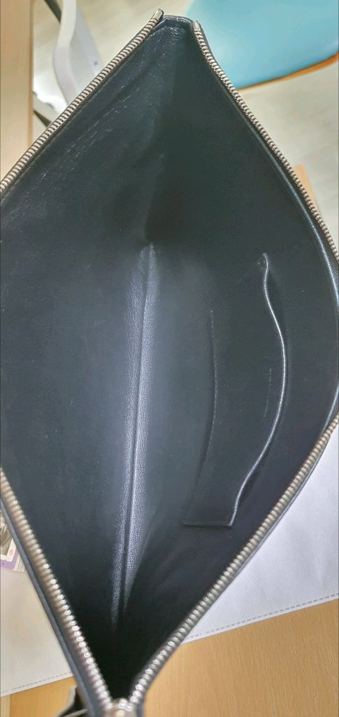 발렌시아가 클러치백 라지 정품S급(감정O)구찌프라다루이비통디올고야드샤넬셀린느보테가생로랑발렌시아가버버리가방 이미지