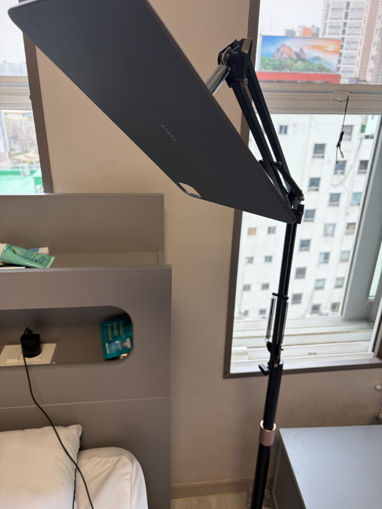 아이패드프로 13 M5, M4 니케 마그네틱 거치대(침대, 책상) 이미지