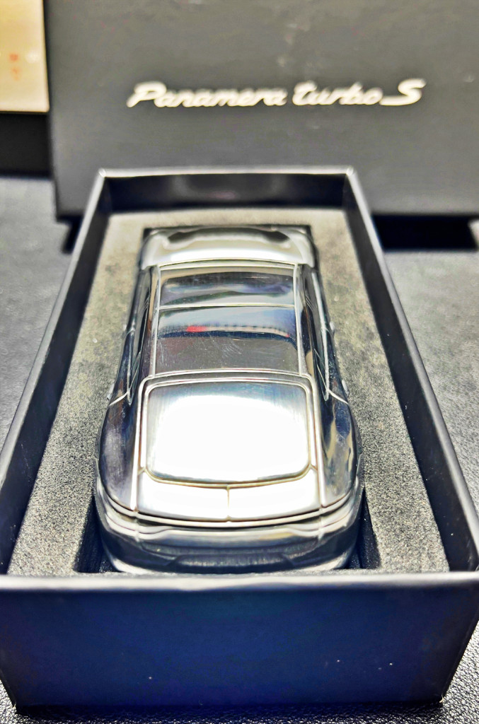 [가격할인] 포르쉐 파나메라 터보S 페이퍼웨이트 (새제품) 이미지