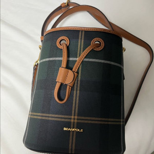 빈폴 체크 버킷백 이미지