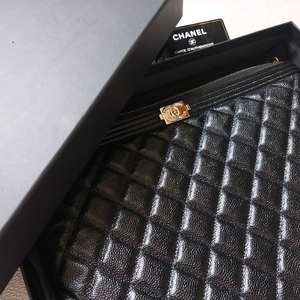 샤넬 보이 캐비어 뉴미듐 클러치(3회착용) 이미지