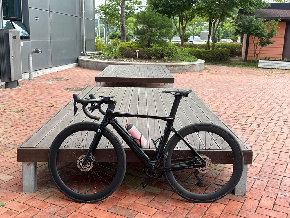 사바 콜로라도 7F 105 di2 풀카본 로드 이미지