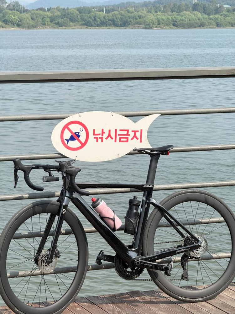 사바 콜로라도 7F 105 di2 풀카본 로드 이미지