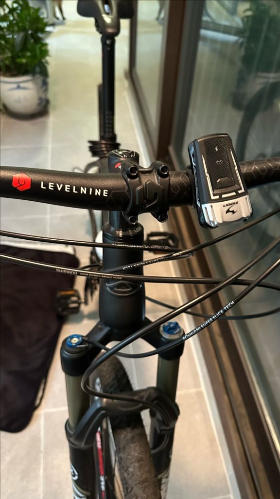 트리곤 다크니스 xc MTB 산악자전거 이미지