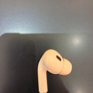 에어팟프로2세대 왼쪽 이미지