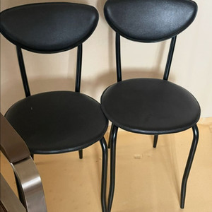 원형 유리테이블 의자 세트 이미지