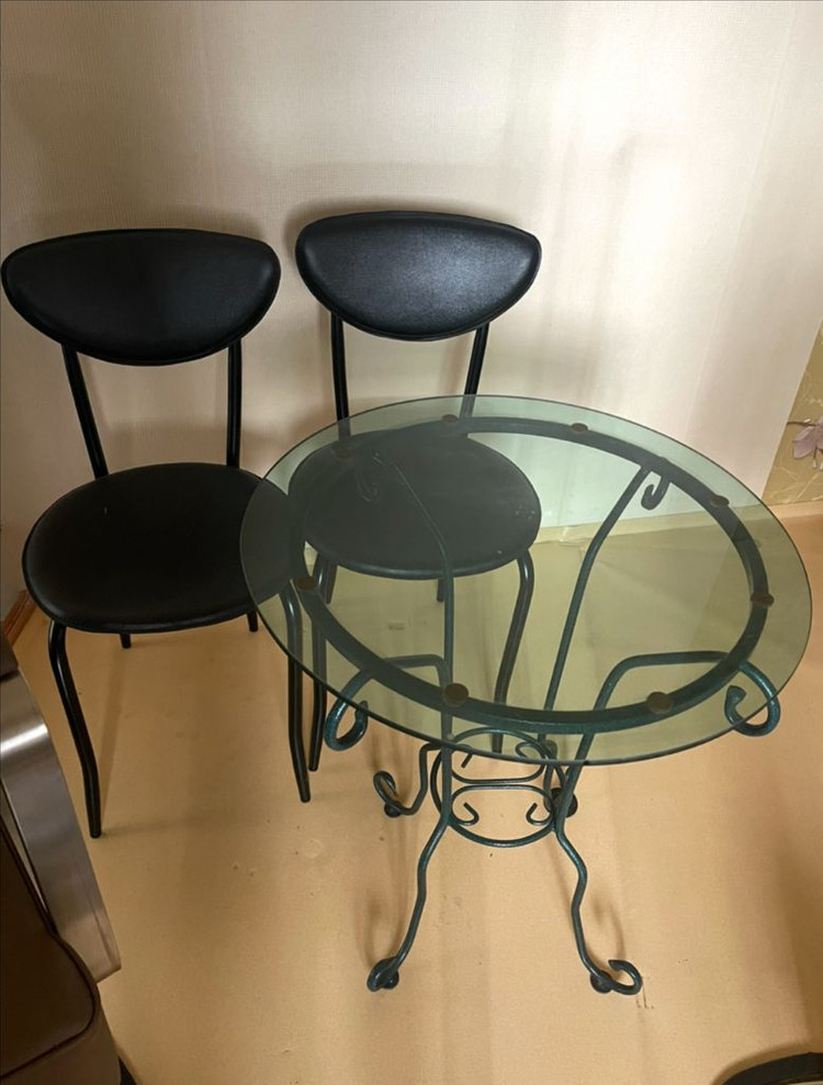 원형 유리테이블 의자 세트 이미지