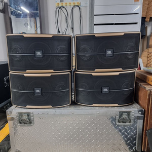 1.fr300Q4채널앰프.2.JBL Pasion6 스피커4통.3.랙케이스.전원장치.CDP.스피콘4개.금영노래방. 이미지