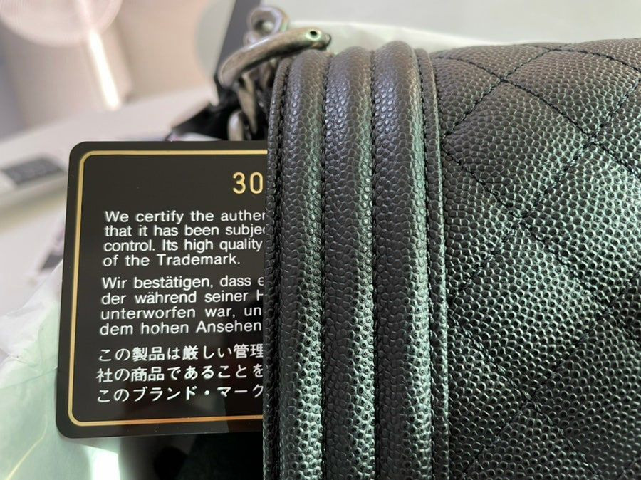 샤넬 보이백 미듐 실버 이미지