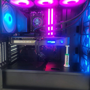 7800X3D 7950X3D 32G 1T RTX5070 신품급 본체 이미지