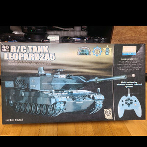 초레어 1/25 아카데미과학 레오파드 2A5 무선조종 탱크 이미지