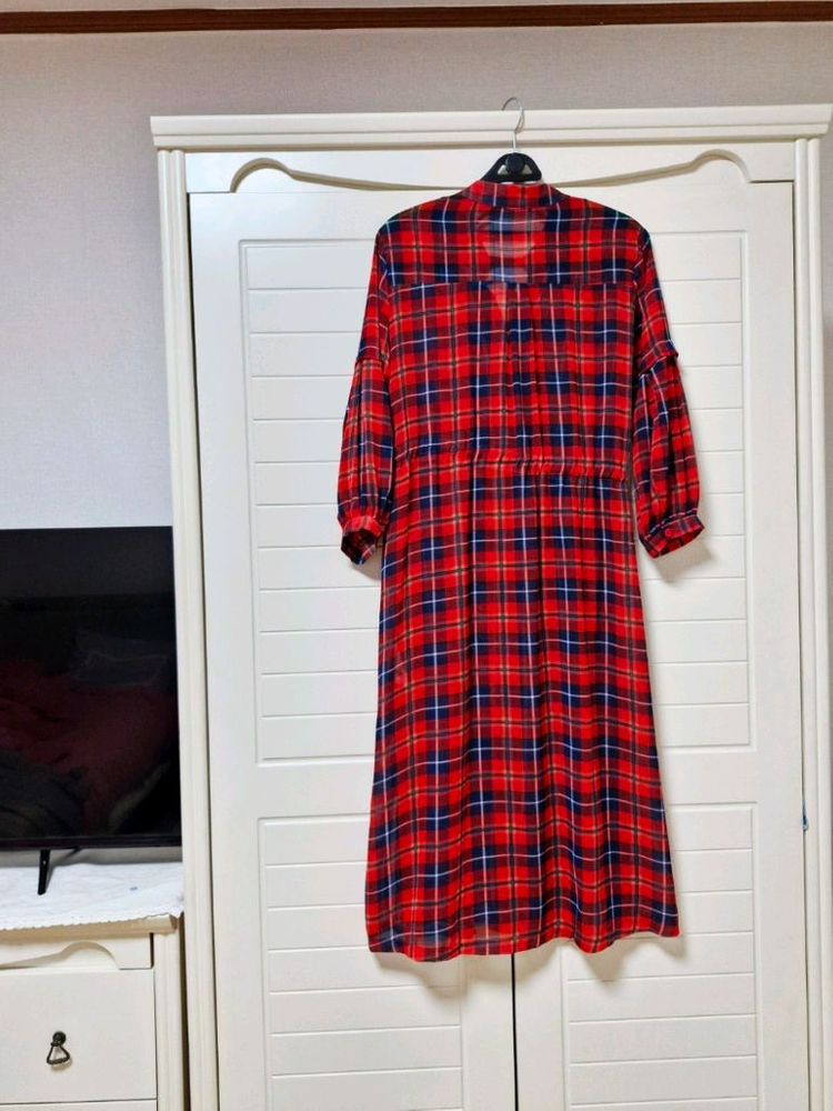 더틸버리 로브형원피스 오즈세컨지컷시슬리온앤온에고이스트럭키슈에뜨듀엘보브 이미지