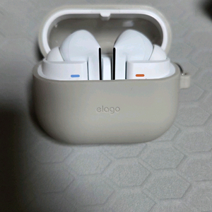 갤럭시 버즈3프로 화이트 이미지