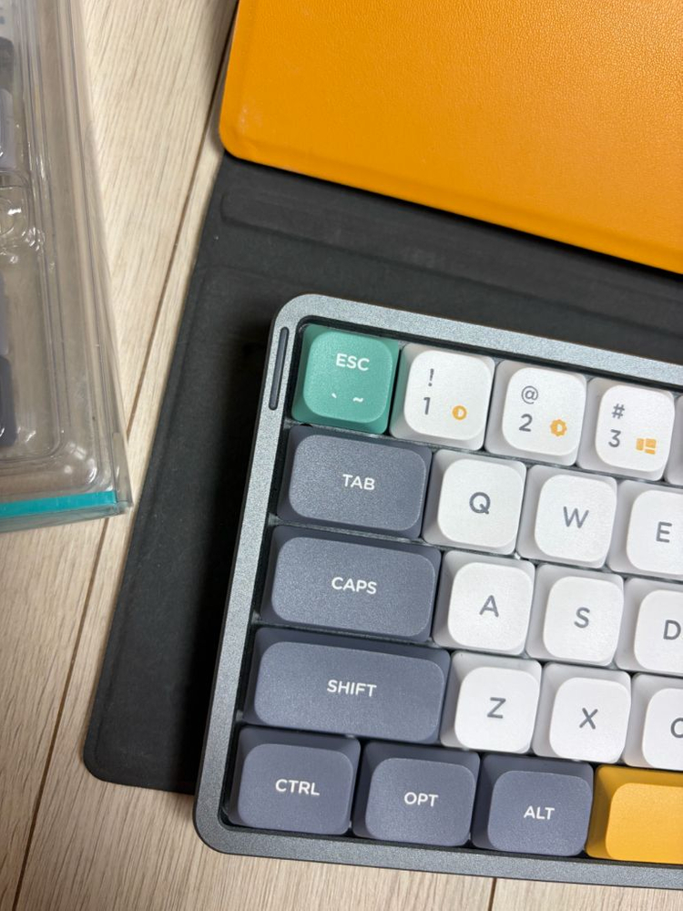 (풀박스) nuphy Air60 갈축 무선 기계식 키보드 + 케이스 + 추가키캡 이미지