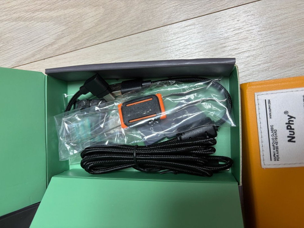 (풀박스) nuphy Air60 갈축 무선 기계식 키보드 + 케이스 + 추가키캡 이미지