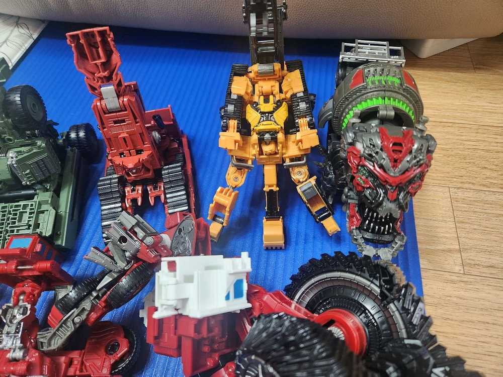 트랜스포머 데바스테이터aoyi 이미지