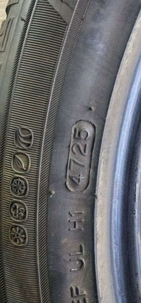 한국타이어 키너지 4S2 245/45R18 2짝 이미지