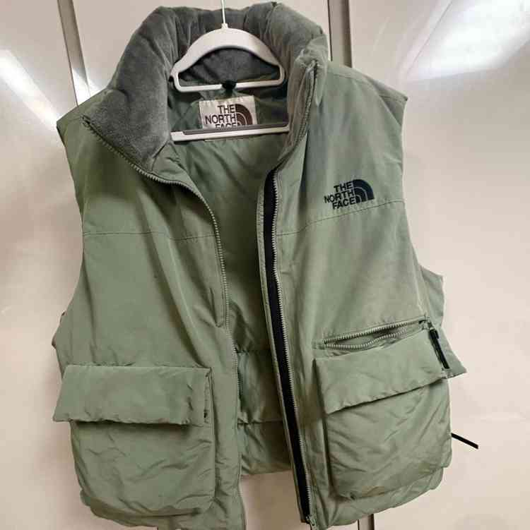 노스페이스 패딩 조끼 이미지