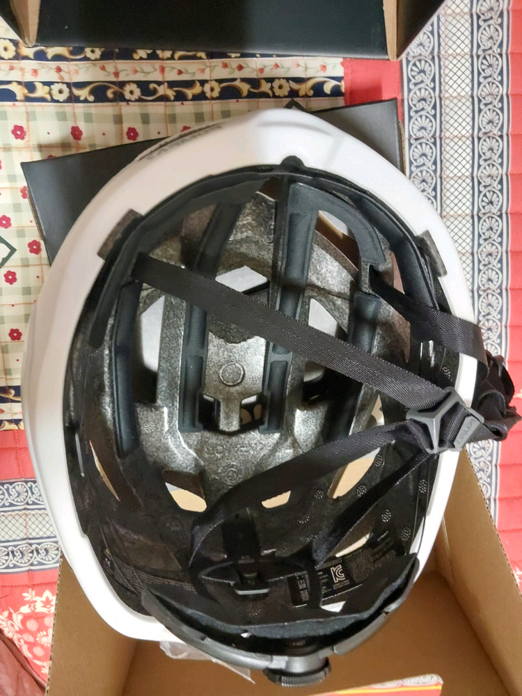 카머 피엔자 자전거 헬멧(새상품)화이트 이미지