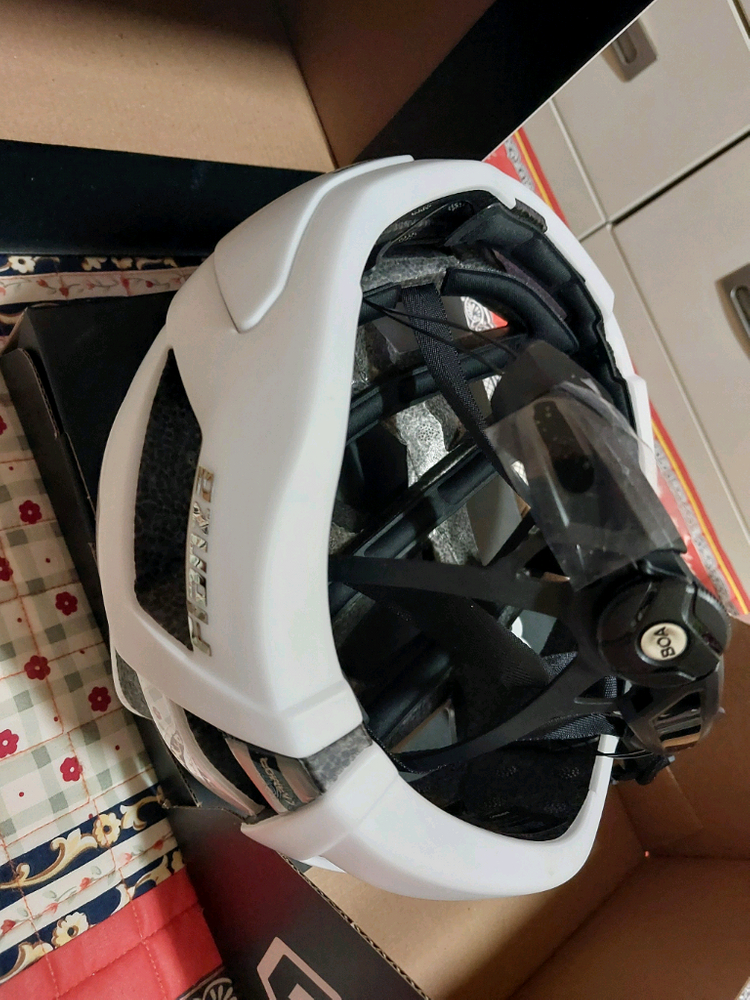 카머 피엔자 자전거 헬멧(새상품)화이트 이미지