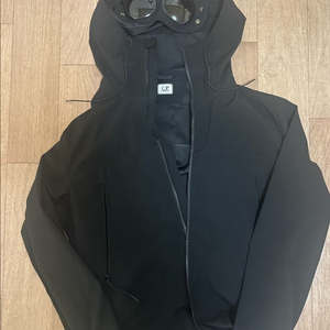 cp컴퍼니 바람막이 이미지