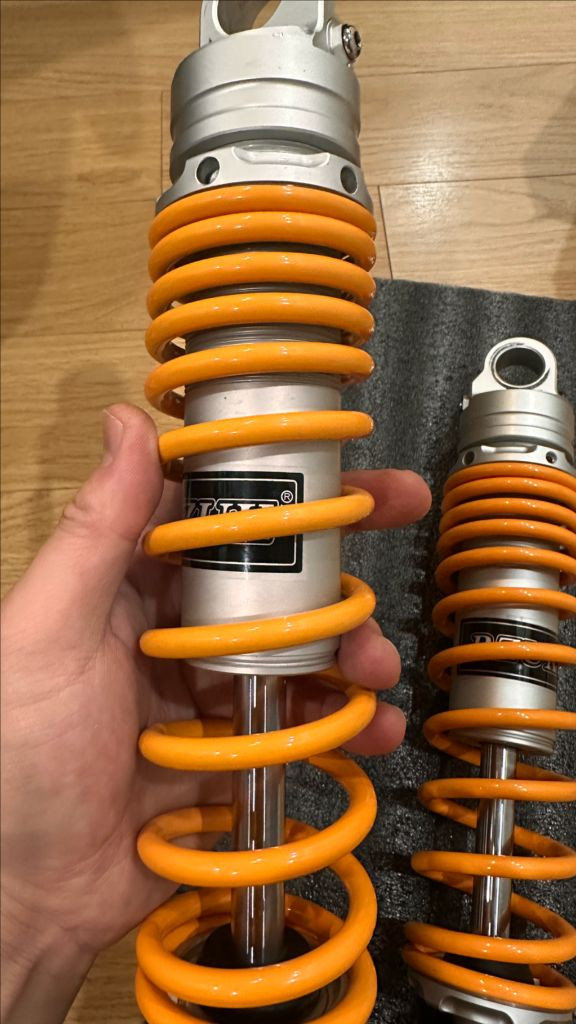 헌터커브 크로스커브용 리어쇼바 판매 합니다 이미지