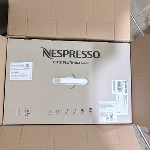 네스프레소 시티즈 플래티넘 & 밀크 커피머신 C145 이미지