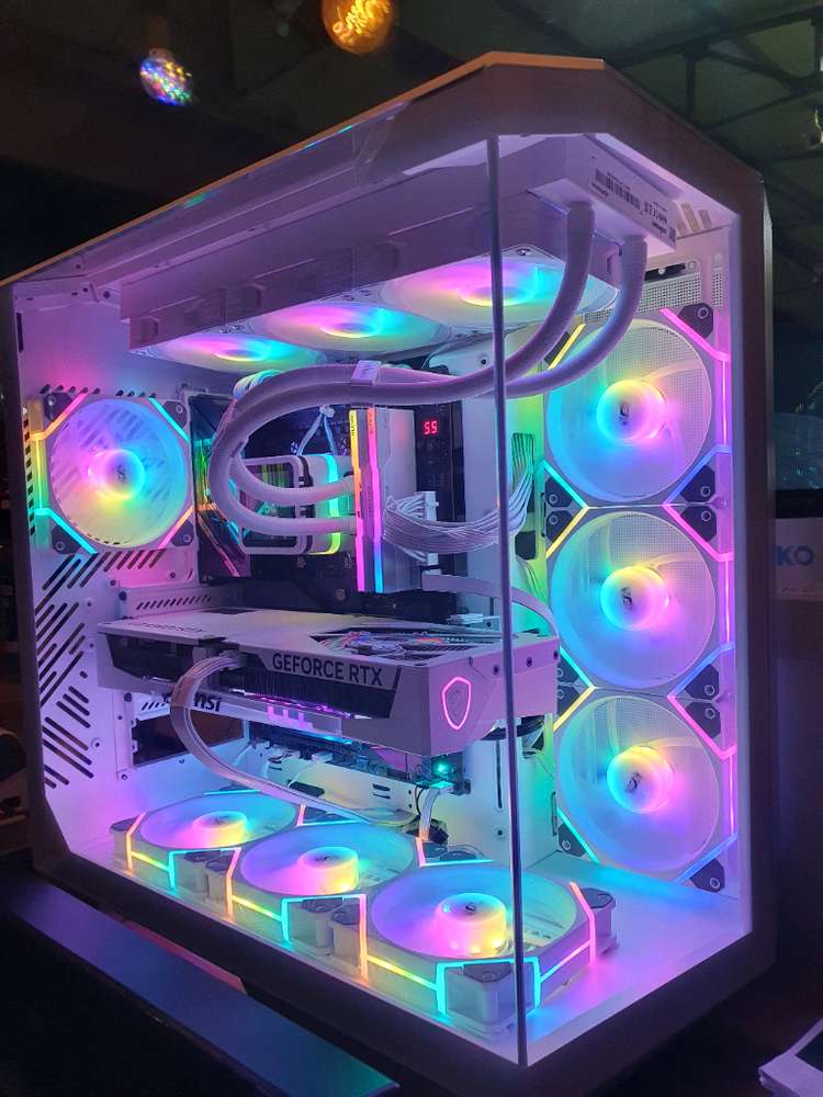 9800x3d 5070ti 본체 팝니다 이미지