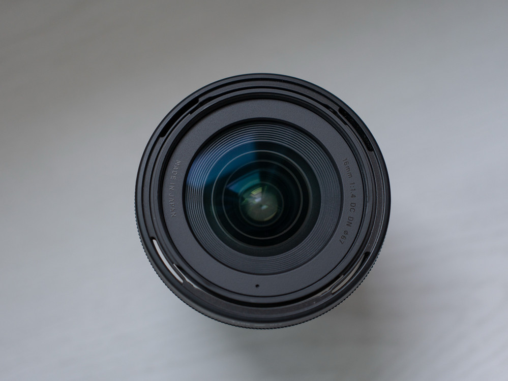시그마 16mm F1.4 DC DN 렌즈 이미지