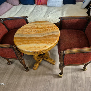 빈티지 원목 의자 2개 + 원형 대리석 테이블 세트 이미지