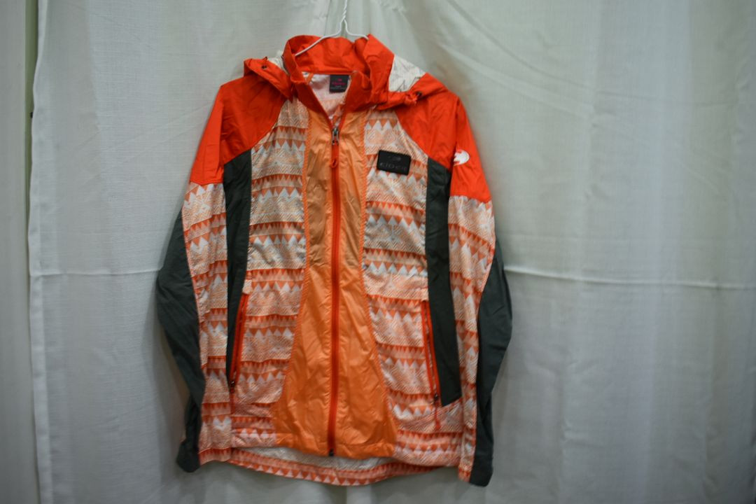 아이더 여성 바람막이 100 이미지