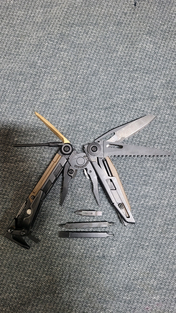 레더맨 mut 멀티툴 이미지